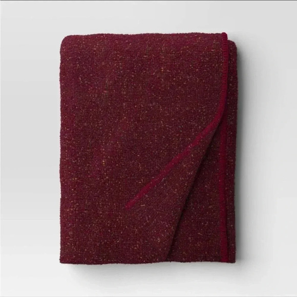 NWOT Marled Boucle Throw Blanket Burgundy
- Threshold - Picture 1 of 6
